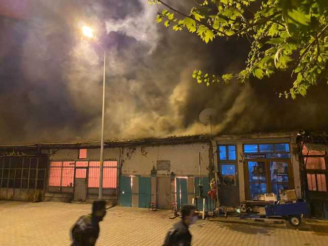 Kargı ilçesinde Demirciler arastasında 4 iş yeri yandı