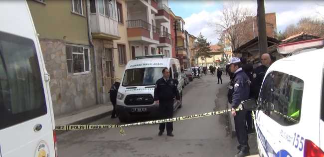 KARISINI VE KAYIN BİRADERİNİ ÖLDÜRDÜ 