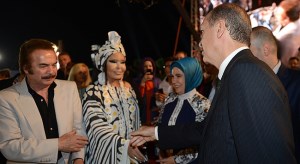 ÜNLÜLERİN BAŞBAKAN SEVGİSİ