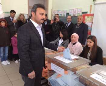 AK PARTİ BELEDİYE BAŞKAN ADAYI KÜLCÜ OYUNU KULLANDI