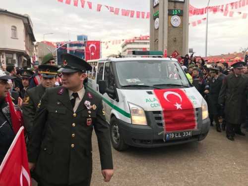 ALACA ŞEHİDİNİ BAĞRINA BASTI