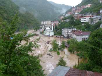 ARTVİN'İ SEL ALDI 7 ÖLÜ  