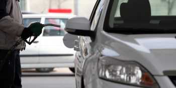 BENZİN FİYATLARINDA İNDİRİM VAR