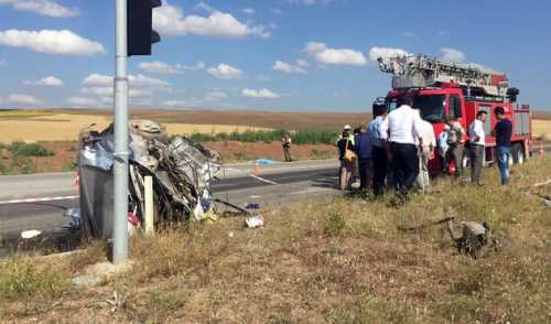 Çorum - Alaca Ölüm Kavşağında feci kaza 3 ölü-33 Yaralı