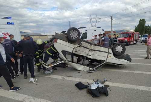 Çorum Bayat gediğinde Trafik kazası 3 yaralı