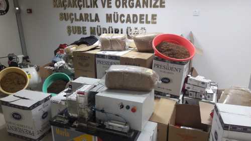 ÇORUM'DA KAÇAK SİGARA FABRİKASI KURDULAR