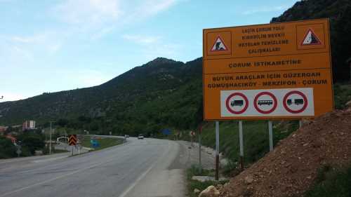  Çorum-Osmancık Karayolu’nun Kırkdilim mevkiinde yapılacak olan çalışmalar nedeniyle Kırkdilim geçişi bugünden itibaren trafiğe kapatıldı.