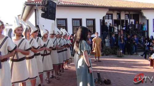 Hülya KOÇYİĞİT Dünyanın İlk dilek Taşında dilek tuttu