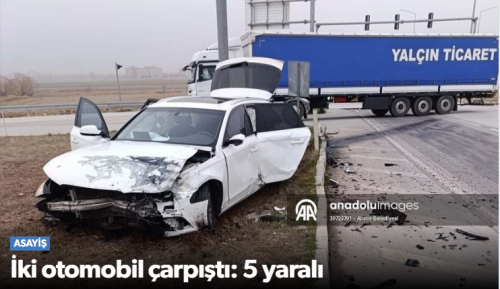 İki Otomobilin Çarpıştı 5 Kişi Yaralandı