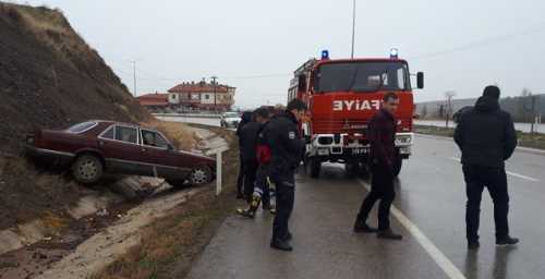 İskilip'te Otomobil Şarampole Uçtu 4 Yaralı