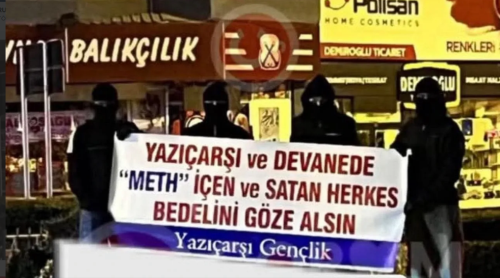 Maskeli Gençlerin Açtığı Pankart Gündem Oldu!