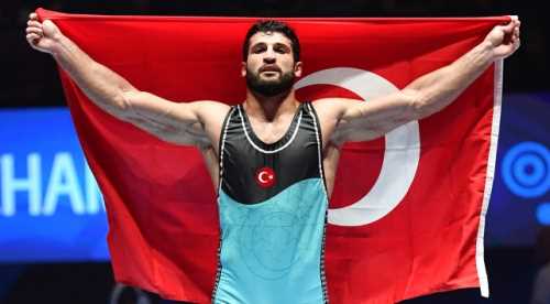Milli güreşçi Metehan Başar Dünya Şampiyonu oldu