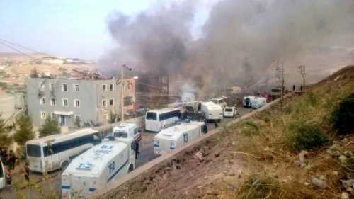 Şırnak'ın Cizre ilçesinde Çevik Kuvvet Müdürlüğü'ne  Bombalı saldırı