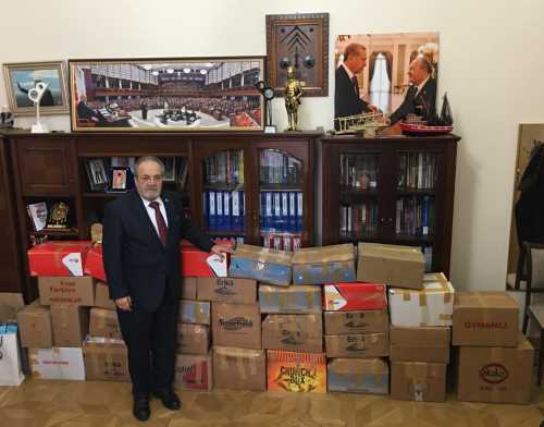 USLU,KİTAP VE KAYNAK ESERLERİNİ ÜNİVERSİTEYE BAĞIŞLADI