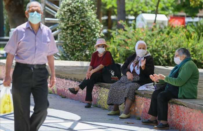 65 yaş üstü vatandaşlara 14 ilde sokağa çıkma yasağı geldi!