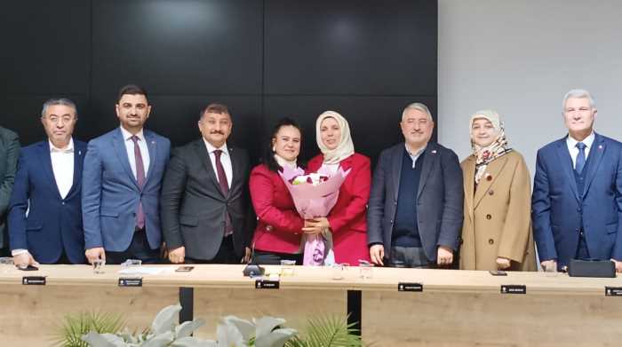 Ak Parti'de 3 Dönem Görev Sonrası Bir Devir Teslim Daha Gerçekleşti 