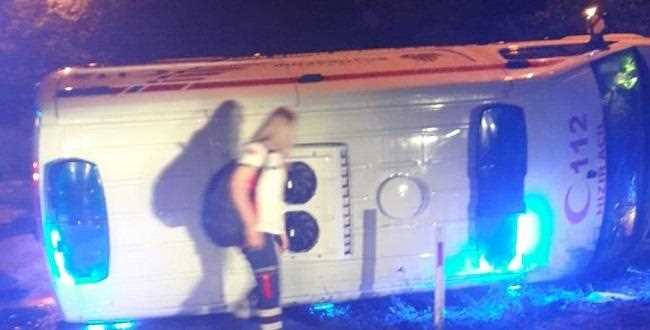 Ambulans Trafik Kazası yaptı  6 Yaralı var
