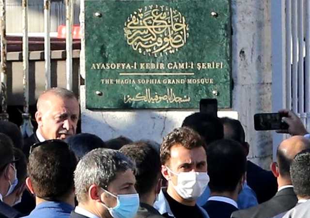 Ayasofya-i Kebir Cami-i Şerifi tabelası asıldı