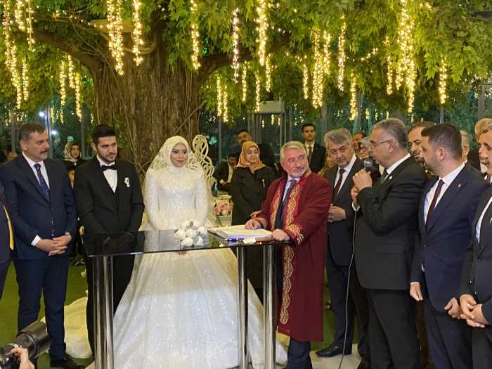 Baba Aşgın Elif Aşgın ile Emre Özkan Çiftinin Nikahını Kıydı
