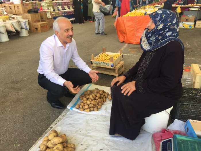Başkan Gül Perşembe Pazarını ziyaret etti