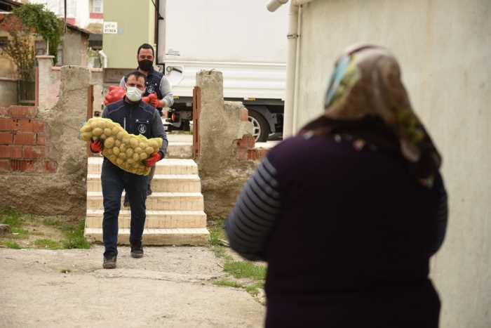Belediyeden patates ve soğan dağıtımına destek geldi