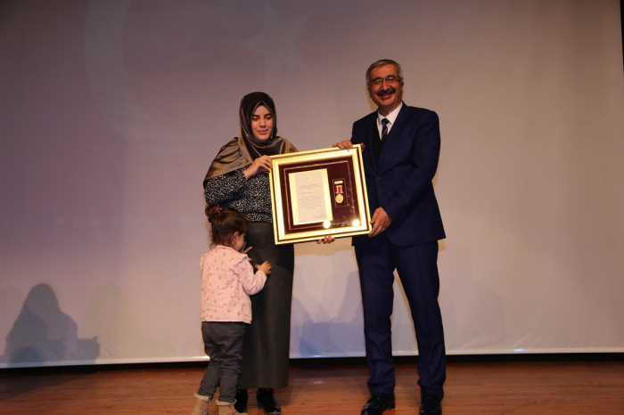 BU VATAN SİZE MİNETTAR
