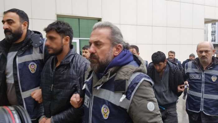 Cesedi banyoda parçalayıp çöpe atmışlar