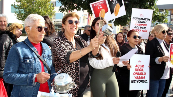 CHP Çorum İl Kadın Kolları Hükümeti Boş Tencerelerle Protesto Etti!