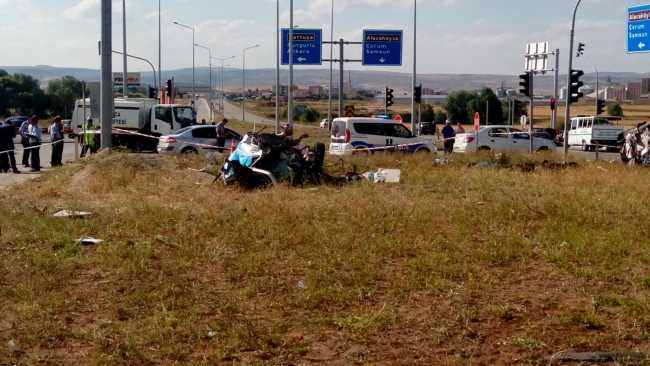 Çorum - Alaca Ölüm Kavşağında feci kaza 3 ölü-33 Yaralı