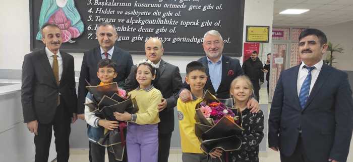 Çorum  Valisi Dağlı yıl sonu karne dağıtım törenine katıldı