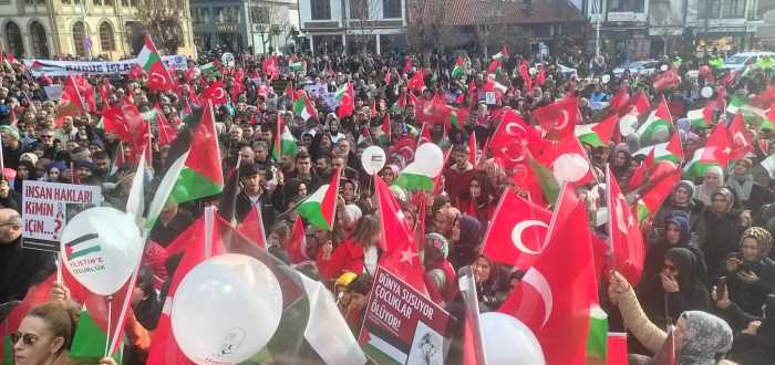 Çorum'da Binlerce kişi 'Dünya Şehit Çocuklar Günü'nde Filistinli çocuklar için yürüdü!