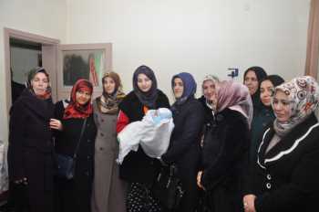 ÇORUM´DA DOĞAN MÜLTECİ BEBEĞE EMİNE SARE ADINI VERDİLER 