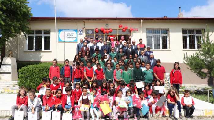 Çorum'da Okullarda karne heyecanı yaşandı