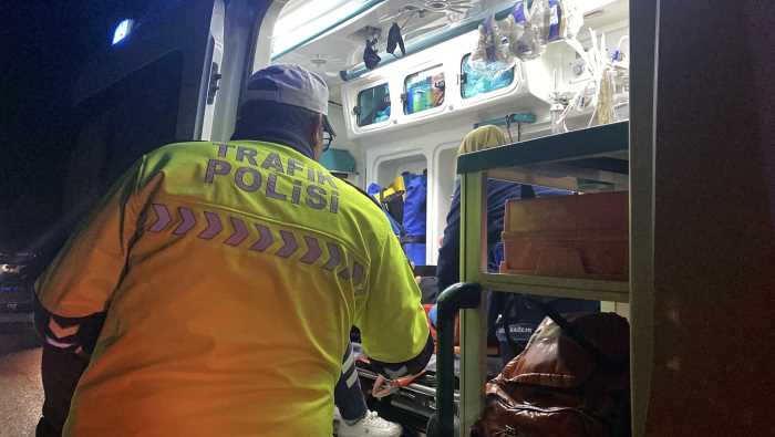 Çorum’da Otomobil Refüje düştü 1’i Bebek 3 Yaralı