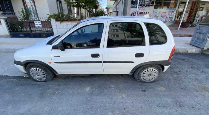 Çorum’da Park Halindeki Araçların LAstiklerini Kesen Şahıs Yakalandı 