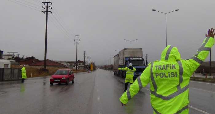 Çorum Trafik İl Müdürlüğü Zorunlu kış lastiği uygulaması denetimi yaptı