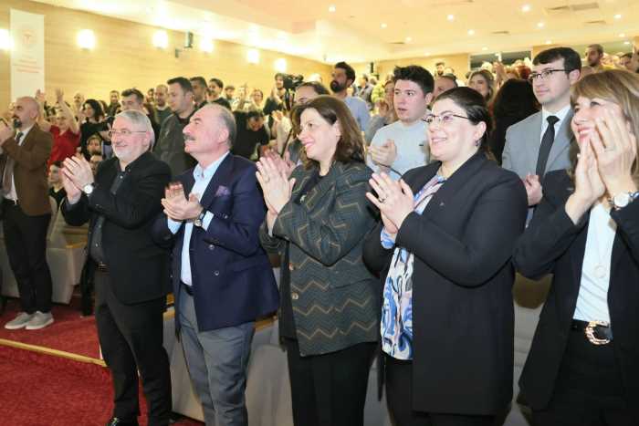 Çorum Valisi Ali Çalgan'dan Anlamlı Şiir! 