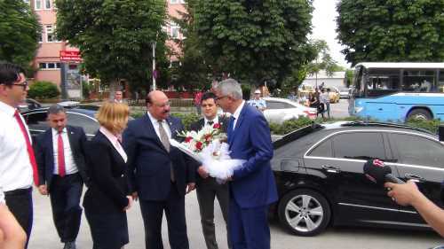  Çorum Valisi Necmeddin Kılıç görevine hızlı başladı.Size bayrama kadar müsaade,dosyalarınızı hazırlayın brifing vereceksiniz 