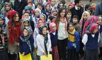 ÇUKURÖZ KÖYÜ ÖĞRENCİLERİ ÖĞRETMENLERİNİ UNUTMADILAR