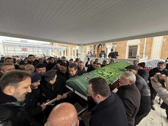 Cüneyt Özdemir’in Annesi Çorum’da Son Yolculuğuna Uğurlandı!
