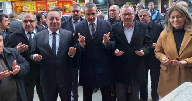 Dost Eller Yardım Pazarı’na görkemli açılış  