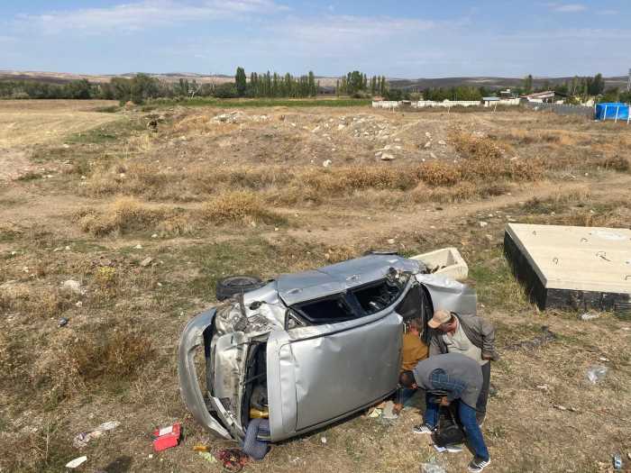 Düğün Konvoyundaki Otomobilin Tarlaya Uçtu!