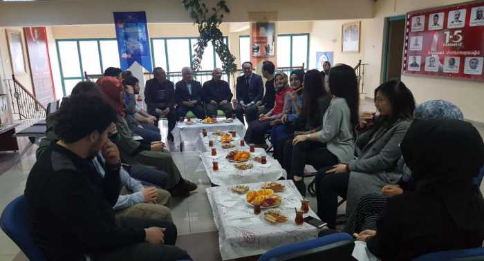 EFSANE DOKTOR RIFAT PATIR GENÇLERLE BULUŞTU