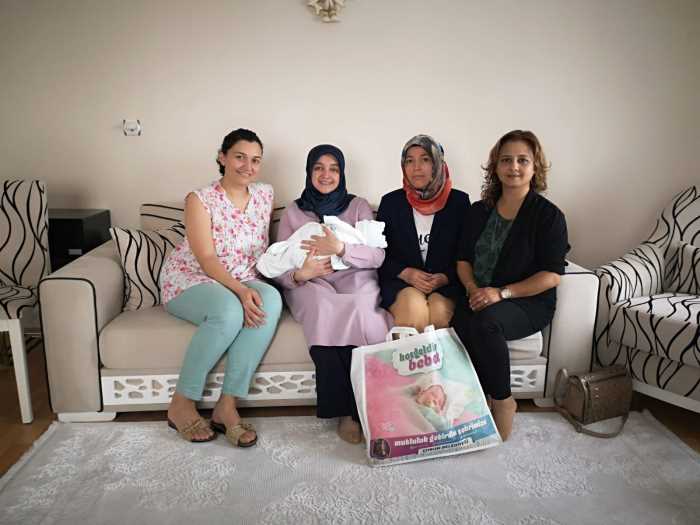Feyza Aşgın’dan hoş geldin bebek ziyareti