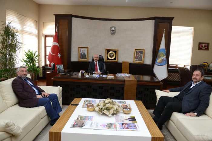 H.İ.Aşgın'dan Çiftçi ve Gül'e Ziyaret