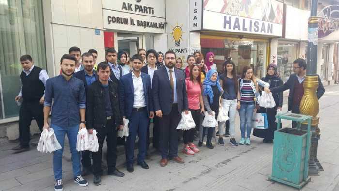 İl Gençlik Kolları Başkanı Ünal Yıldırım; “Kadınlarımız için bu günü unutulmaz kılacak hediyelerimiz ile onarım yanındayız