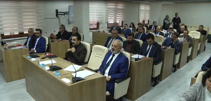 İL GENEL MECLİSİ HAREKETLİ BAŞLADI