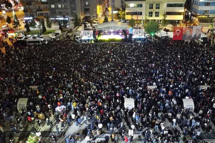 Kadeş Barış Meydanı gençlerle doldu taştı