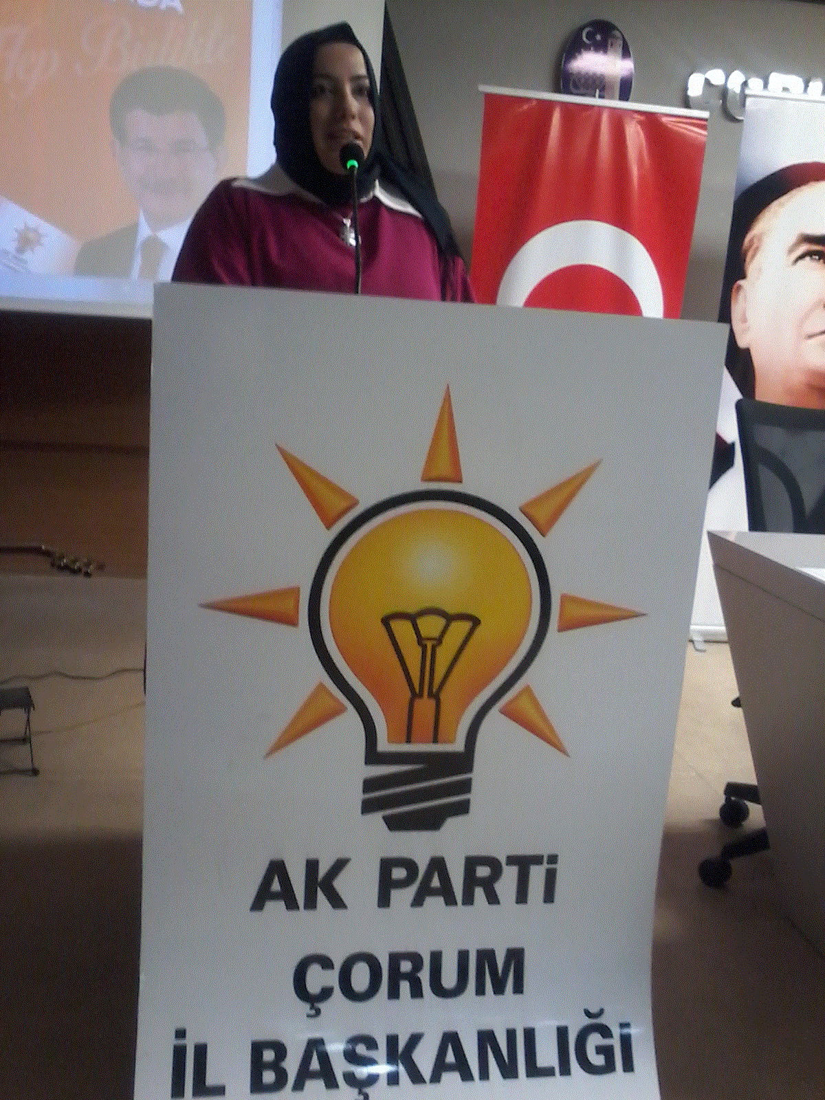 Kadınlarımızın siyaset alınnda çalışmalarında var gücüyle çalışmakta olup temsil kabiliyetinde ise hak ettiğimiz yerde değiliz
