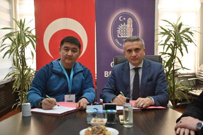 Kazakistanlı Vakıftan 400 bin dolar AFAD’a, 80 bin dolar Çorum’a